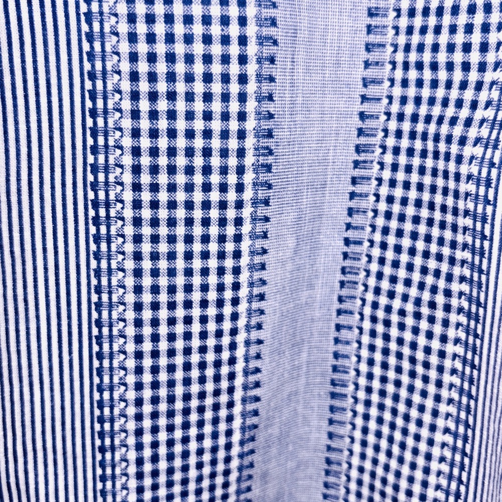 XL Crisp Cotton Button Down Top - Picture 3 of 5